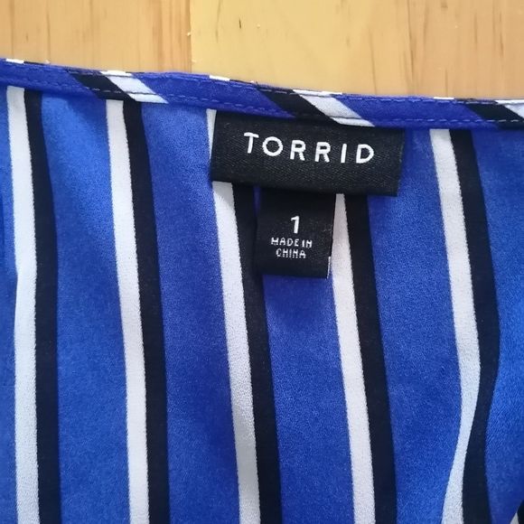 🆕Torrid size 1 blue stripes georgette bow blouse - Picture 4 of 7